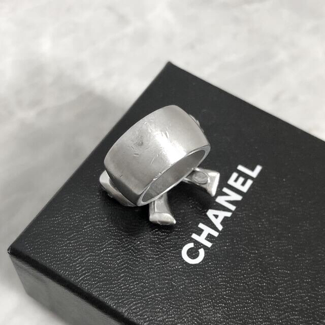 CHANEL(シャネル)のシャネル　指輪　ココマーク　リボン　ラインストーン　クリスタル　銀　リング　☆ レディースのアクセサリー(リング(指輪))の商品写真