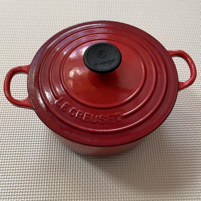 LE CREUSET(ルクルーゼ)のル・クルーゼ　ココットロンド　18cm インテリア/住まい/日用品のキッチン/食器(鍋/フライパン)の商品写真