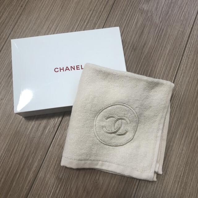 CHANEL(シャネル)のCHANEL シャネル 顧客ノベルティ　ハンドタオル　ハンカチ　新品未使用　箱付 レディースのファッション小物(ハンカチ)の商品写真