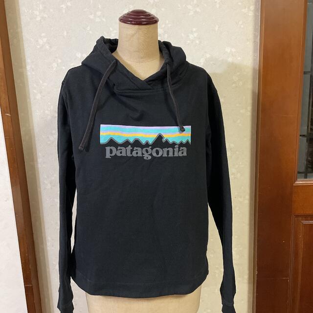 patagonia(パタゴニア)のパタゴニア　フード付きトレーナー レディースのトップス(トレーナー/スウェット)の商品写真