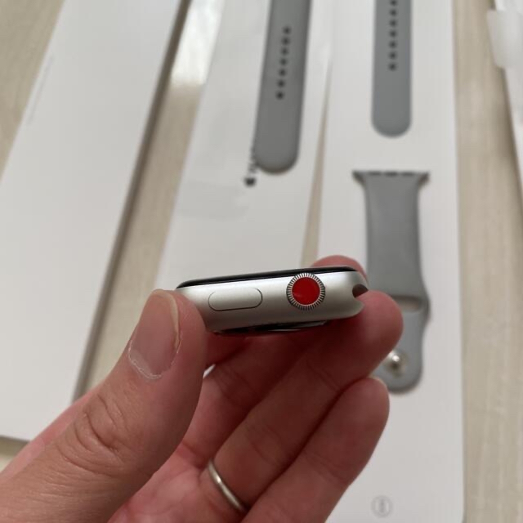 Apple Watch(アップルウォッチ)のAPPLE WATCH series3 42mm シルバー メンズの時計(腕時計(デジタル))の商品写真