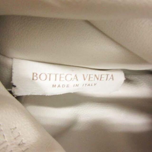 Bottega Veneta(ボッテガヴェネタ)のボッテガヴェネタ ツイスト ハンドバッグ イントレチャート チョーク 白 レディースのバッグ(ハンドバッグ)の商品写真