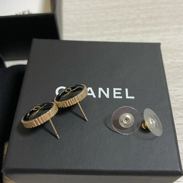 CHANEL(シャネル)のCHANEL ピアス　ゴールド&ブラック レディースのアクセサリー(ピアス)の商品写真