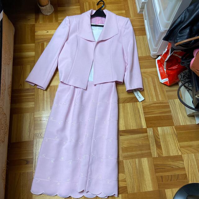 新品、未使用のピンクのスーツ レディースのフォーマル/ドレス(スーツ)の商品写真