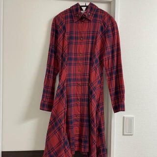 ヴィヴィアンウエストウッド(Vivienne Westwood)のVW 高えり赤チェックワンピース(ひざ丈ワンピース)