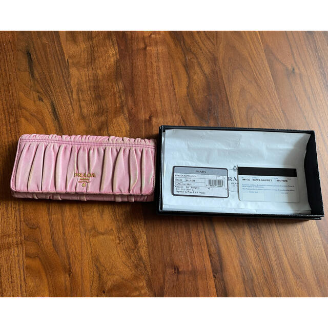 PRADA(プラダ)のPRADA プラダ　ナッパ　長財布　ピンクベージュ レディースのファッション小物(財布)の商品写真