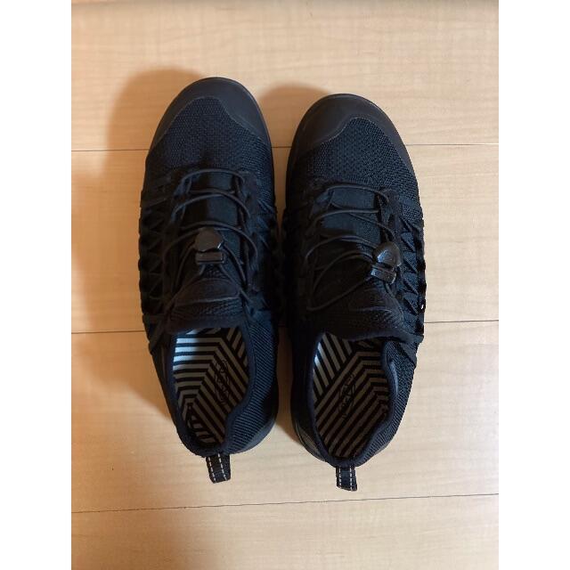 KEEN(キーン)のKEEN UNEEK EXO Triple Black メンズの靴/シューズ(スニーカー)の商品写真