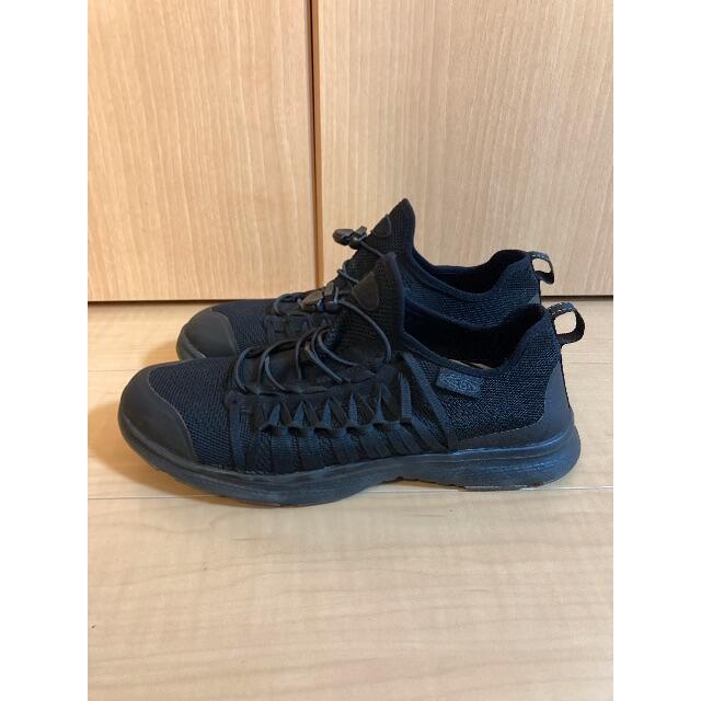 KEEN(キーン)のKEEN UNEEK EXO Triple Black メンズの靴/シューズ(スニーカー)の商品写真