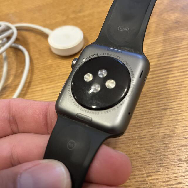 Apple Watch(アップルウォッチ)の早い者勝ち1/30週末お値下げ‼️アップルウォッチ 本体 シリーズ1 42mm メンズの時計(腕時計(デジタル))の商品写真