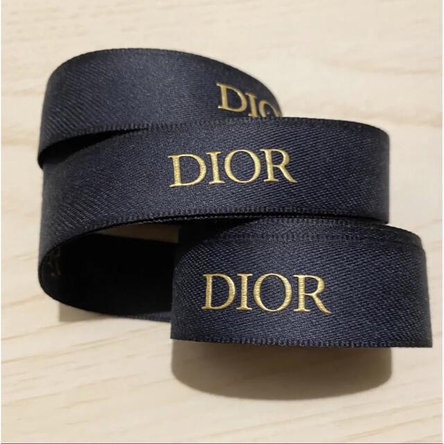 Dior(ディオール)の【クリスマス限定】2021年Dior ポリデー　ラッピング　リボン　リボンロール インテリア/住まい/日用品のオフィス用品(ラッピング/包装)の商品写真