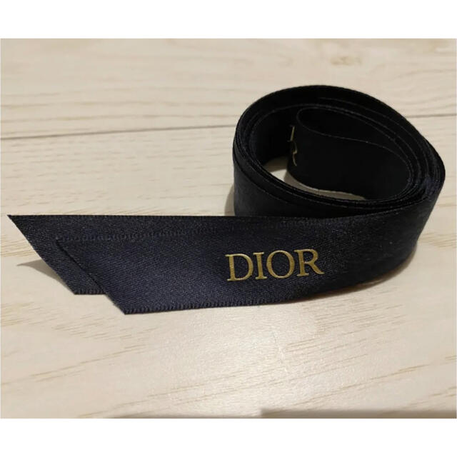 Dior(ディオール)の【クリスマス限定】2021年Dior ポリデー　ラッピング　リボン　リボンロール インテリア/住まい/日用品のオフィス用品(ラッピング/包装)の商品写真