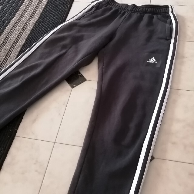 adidas(アディダス)の中古 adidas マストハブ 3ストライプス パンツ ブラック 160サイズ キッズ/ベビー/マタニティのキッズ服男の子用(90cm~)(パンツ/スパッツ)の商品写真