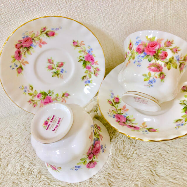 ROYAL ALBERT(ロイヤルアルバート)の新品ロイヤルアルバートモスローズシリーズ ペアカップ＆ソーサー２客セット薔薇 インテリア/住まい/日用品のキッチン/食器(グラス/カップ)の商品写真