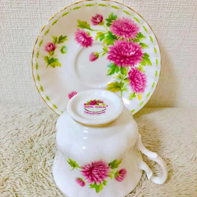 ROYAL ALBERT(ロイヤルアルバート)の新品 ロイヤルアルバートカップ＆ソーサー菊花 11月フラワーオブザマンスシリーズ インテリア/住まい/日用品のキッチン/食器(グラス/カップ)の商品写真