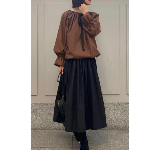 Drawer(ドゥロワー)の【新品】bow.a  【ボウエー】TUCK FLARE SKIRT  BLACK レディースのスカート(ロングスカート)の商品写真