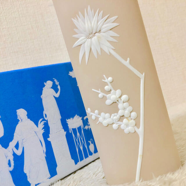 WEDGWOOD(ウェッジウッド)のWEDGWOOD 新品ウェッジウッド一輪挿し花瓶フラワーベース希少色ライトトープ インテリア/住まい/日用品のインテリア小物(花瓶)の商品写真