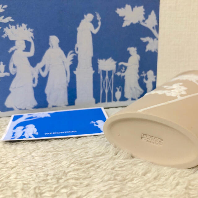 WEDGWOOD(ウェッジウッド)のWEDGWOOD 新品ウェッジウッド一輪挿し花瓶フラワーベース希少色ライトトープ インテリア/住まい/日用品のインテリア小物(花瓶)の商品写真