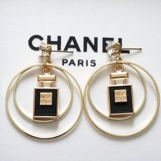 シャネル(CHANEL)のNo.5パフューム/二連フープピアス/BLACK(ピアス)