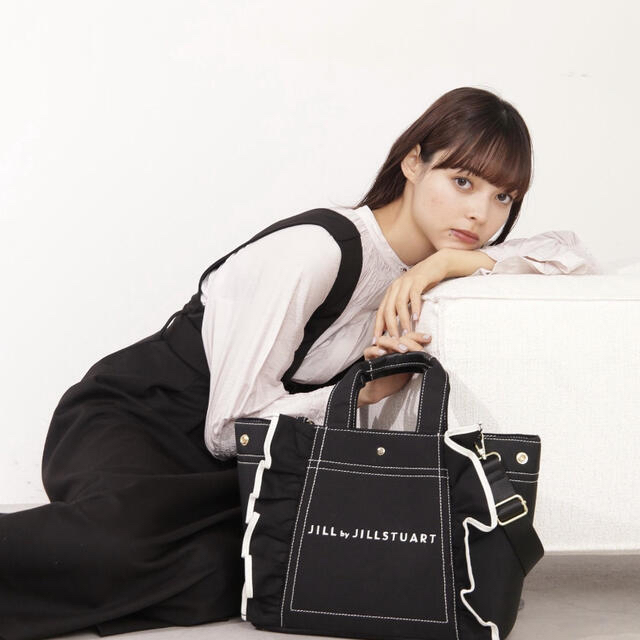 JILL by JILLSTUART - JILL BY JILLSTUART フリルトートバッグ(大)の ...