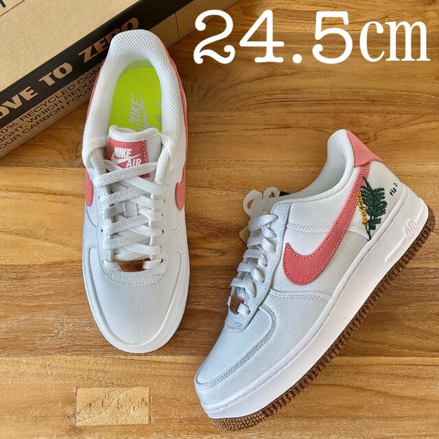 NIKE(ナイキ)の24.5㎝ NIKE エアフォース1 '07 SE ホワイト ピンク AF1 レディースの靴/シューズ(スニーカー)の商品写真