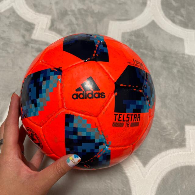 adidas(アディダス)のRUSSIA 2018 フットサルボール 小学生用 スポーツ/アウトドアのサッカー/フットサル(ボール)の商品写真