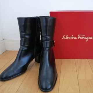 サルヴァトーレフェラガモ(Salvatore Ferragamo)のフェラガモショートブーツ　7　24センチ(ブーツ)