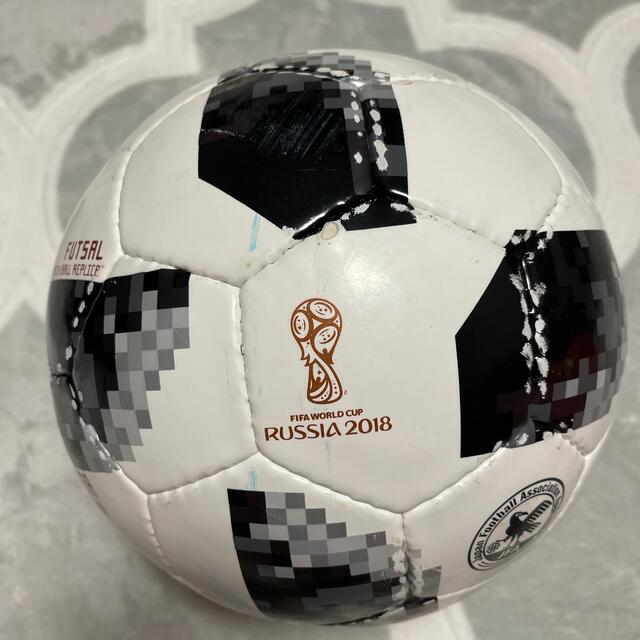 adidas(アディダス)のRUSSIA 2018 フットサルボール 3号球 小学生用 スポーツ/アウトドアのサッカー/フットサル(ボール)の商品写真