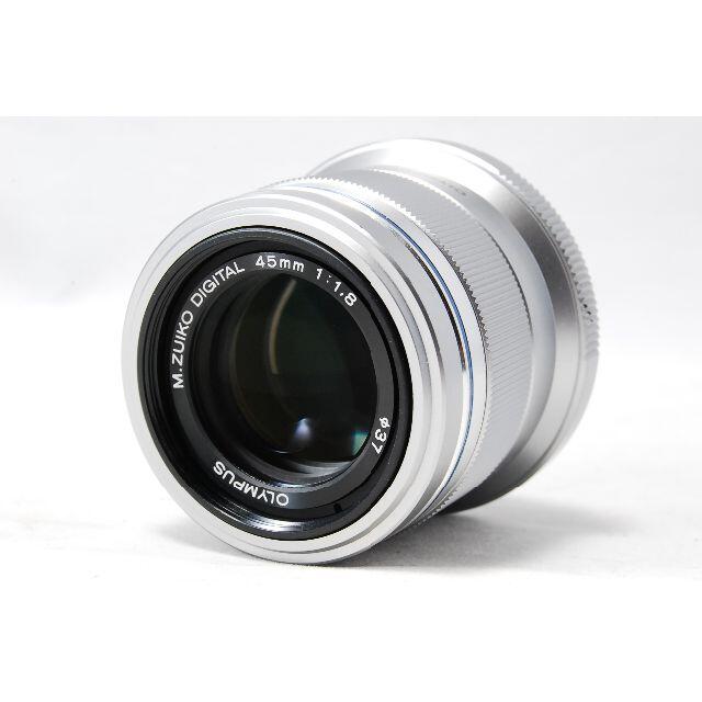 OLYMPUS(オリンパス)のOLYMPUS M.ZUIKO DIGITAL 45mm F1.8 シルバー スマホ/家電/カメラのカメラ(レンズ(単焦点))の商品写真