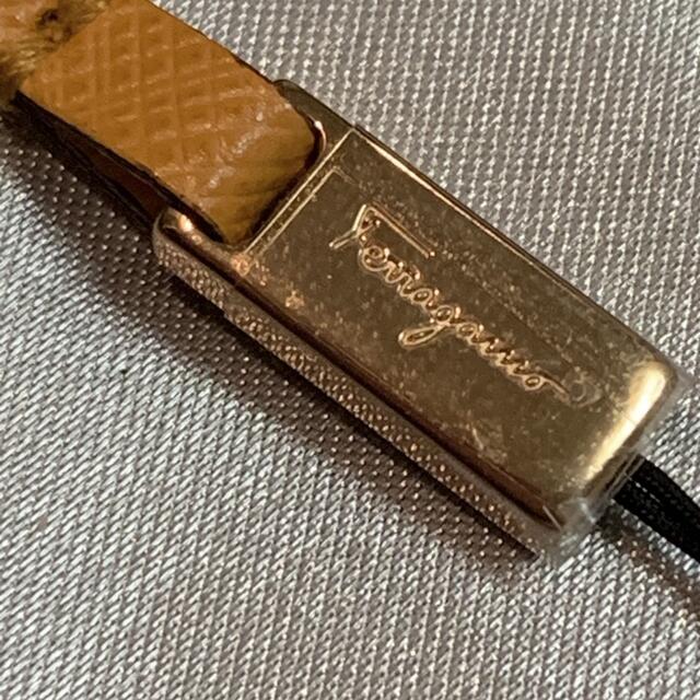 Salvatore Ferragamo(サルヴァトーレフェラガモ)のSalvatore Ferragamo フェラガモ ストラップ 箱付き レディースのファッション小物(キーホルダー)の商品写真