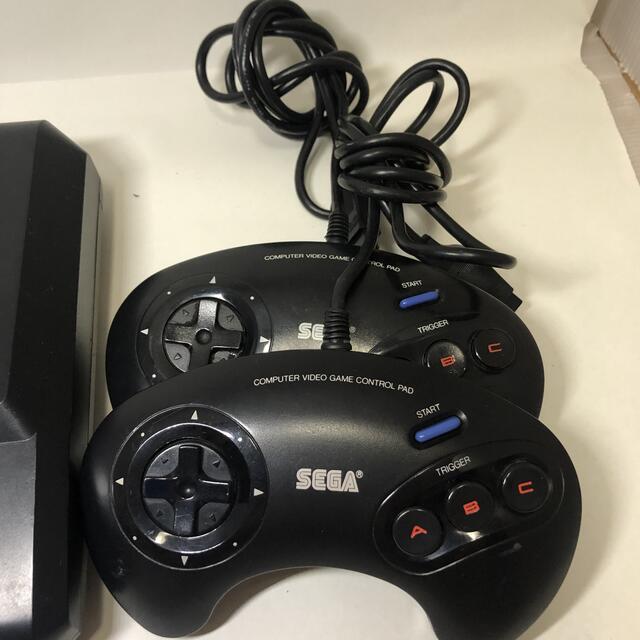 SEGA(セガ)のSEGA mega drive 本体　コントローラー エンタメ/ホビーのゲームソフト/ゲーム機本体(家庭用ゲーム機本体)の商品写真
