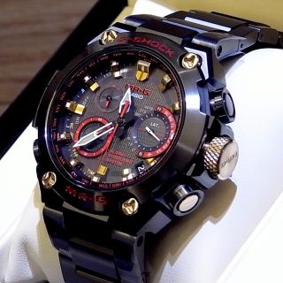 ジーショック(G-SHOCK)の【極美品】MRG-G1000B-1A4JR（赤備え）(腕時計(アナログ))