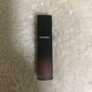 シャネル(CHANEL)のシャネル ルージュ アリュール ラック  84 ローズ アンビギュ(口紅)