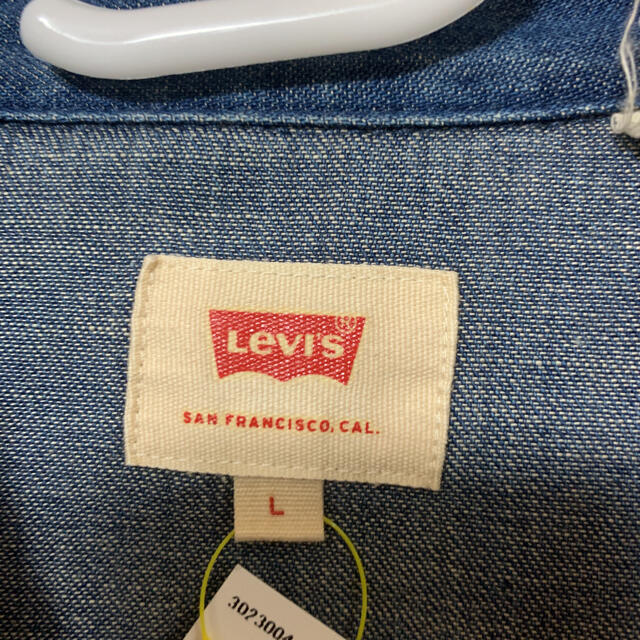 Levi's(リーバイス)のリーバイス デニムシャツ　ブルーウォッシュ　スナップボタン　Mサイズ　古着 メンズのトップス(シャツ)の商品写真