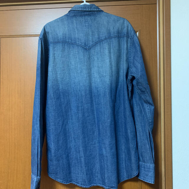 Levi's(リーバイス)のリーバイス デニムシャツ　ブルーウォッシュ　スナップボタン　Mサイズ　古着 メンズのトップス(シャツ)の商品写真