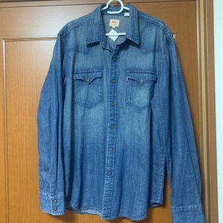 リーバイス(Levi's)のリーバイス デニムシャツ　ブルーウォッシュ　スナップボタン　Mサイズ　古着(シャツ)