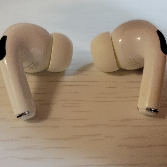 Apple(アップル)のAirPods pro スマホ/家電/カメラのオーディオ機器(ヘッドフォン/イヤフォン)の商品写真