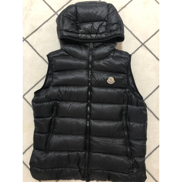 MONCLER(モンクレール)のモンクレール　ダウンベスト メンズのジャケット/アウター(ダウンベスト)の商品写真