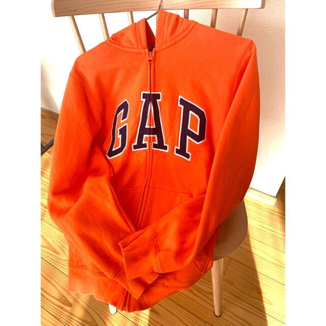 GAP(ギャップ)のGAP パーカー　オレンジ　ボーイズ 160 キッズ/ベビー/マタニティのキッズ服女の子用(90cm~)(ジャケット/上着)の商品写真