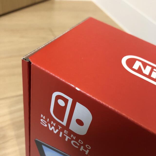 Nintendo Switch(ニンテンドースイッチ)のNintendo Switch(有機ELモデル) 本体 ネオンブルー レッド エンタメ/ホビーのゲームソフト/ゲーム機本体(家庭用ゲーム機本体)の商品写真