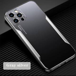 【薄型で軽量のメタリックなiPhone11対応スマホケース】シルバー　ブラック(iPhoneケース)
