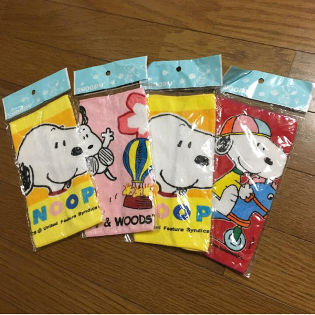 SNOOPY(スヌーピー)のスヌーピーのハンドタオル4枚 エンタメ/ホビーのアニメグッズ(タオル)の商品写真