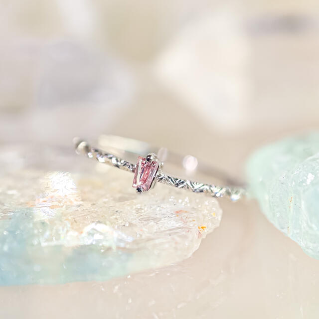 クラシック 天然ピンクダイヤモンド　切子の彫り模様の指輪 リング(指輪)