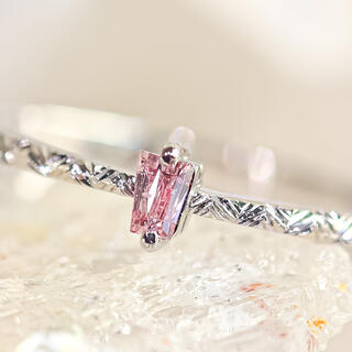 天然ピンクダイヤモンド　切子の彫り模様の指輪