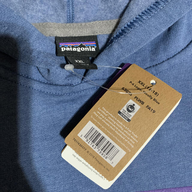 patagonia(パタゴニア)のパタゴニア XXL ボーイズ ライトウエイト グラフィック フーディ スウェット キッズ/ベビー/マタニティのキッズ服男の子用(90cm~)(その他)の商品写真