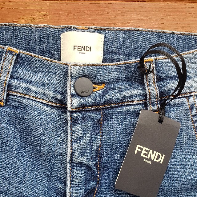 FENDI(フェンディ)のFENDIフェンディ　モンスター刺繍ジーンズ　６Ｙ キッズ/ベビー/マタニティのキッズ服男の子用(90cm~)(パンツ/スパッツ)の商品写真