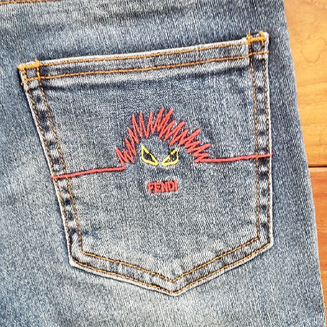 FENDI(フェンディ)のFENDIフェンディ　モンスター刺繍ジーンズ　６Ｙ キッズ/ベビー/マタニティのキッズ服男の子用(90cm~)(パンツ/スパッツ)の商品写真