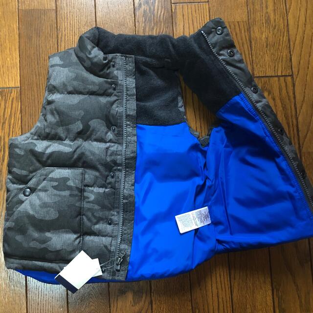 babyGAP(ベビーギャップ)の【新品未使用】タグ付き　GAP ダウンベスト キッズ/ベビー/マタニティのキッズ服男の子用(90cm~)(ジャケット/上着)の商品写真