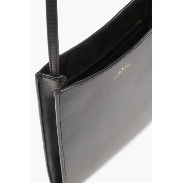 A.P.C(アーペーセー)のA.P.C. ジェイミー　ネックポーチ　新品　ブラック　レザーバッグ　　APC レディースのバッグ(ボディバッグ/ウエストポーチ)の商品写真