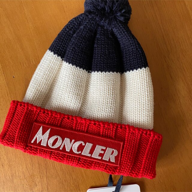 MONCLER(モンクレール)の定番人気ロゴ！【MONCLER】ニット帽 トリコ BERRETTO TRICOT メンズの帽子(ニット帽/ビーニー)の商品写真