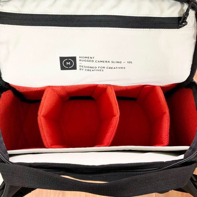 MOMENT rugged camera sling 10L ブラック メンズのバッグ(メッセンジャーバッグ)の商品写真